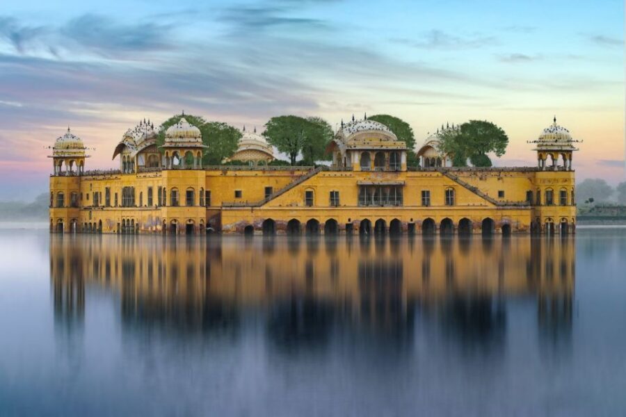 From Delhi: Private Jaipur & Amber Fort Guided Tour by Car - Jantar Mantar UNESCO stop: turning math into street-level wonder