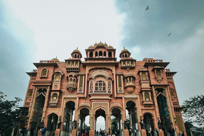 Full Day Old City Private Tour with Local Market visit in Jaipur - Stop 2: Panna Meena ka Kund for a cool reset