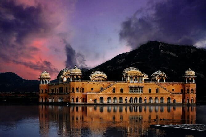 Jaipur City Full Day Visit and Sightseeing Private Tour - City Palace of Jaipur: Mughal-Rajput Design and a Still-Living Compound
