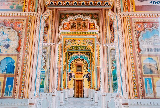 Jaipur City Palace, Hawa Mahal & Jantar Mantar Private Tour - Hawa Mahal: the Palace of Winds and its women’s-chamber design