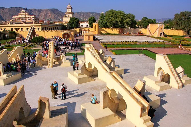 Jaipur Guided City Tour: City Palace, Jantar, Hawa & Jal Mahal - Pickup and air-conditioned transport: where your time usually disappears