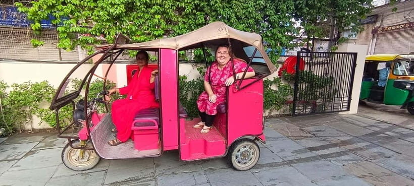 Jaipur Half-Day City Tour By E-Rickshaw with Female Driver - Pink e-rickshaw logistics (and why the ride is part of the experience)