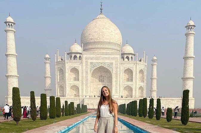 Luxury Same Day Taj Mahal tour From Delhi - All Inclusive - Agra Fort: Akbar’s fortress stop that adds depth