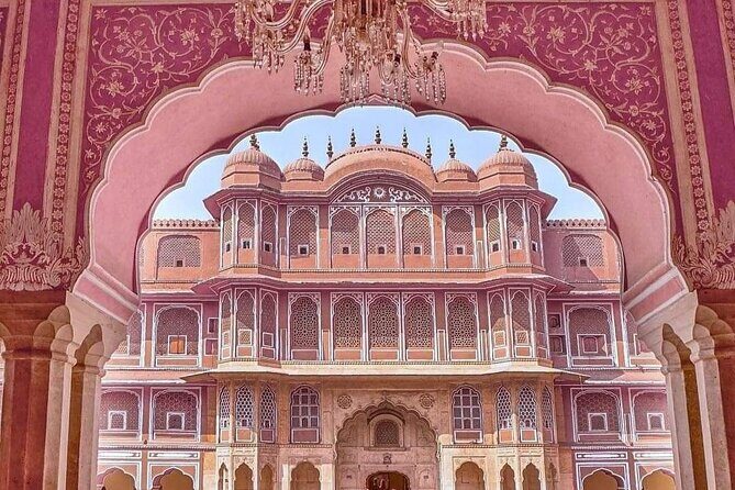 Private Guided Jaipur Tour: Amber Fort,City Palace, Water Palace - City Palace: Royal Life as a Living Layout