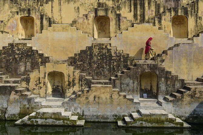 Private Jaipur Night Tour with Nahargarh Sunset Views - Stop 1: Royal Gaitor Tumbas for a Slow, Historic Start
